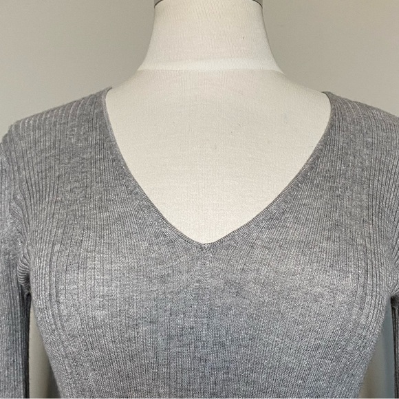 NAADAM Silk Cashmere Gray Ribbed V-neck Bell Sleeve Sweater Light Heather XS - Picture 7 of 11